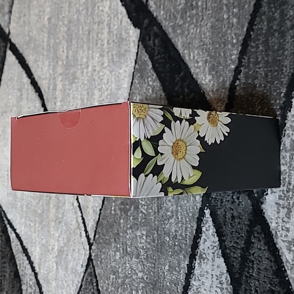 STUDIO SELECTION CHAMOMILE SCENTED BODY WASH & LOTION GIFT SET - Picture 3 of 7